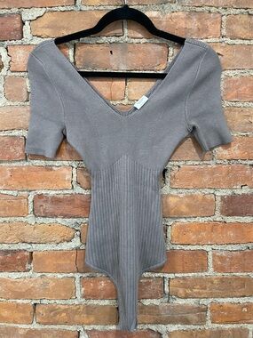 Abercrombie & Fitch Ribbed V-Neck Short Sleeve Bodysuit | Stretchy | Light Brown